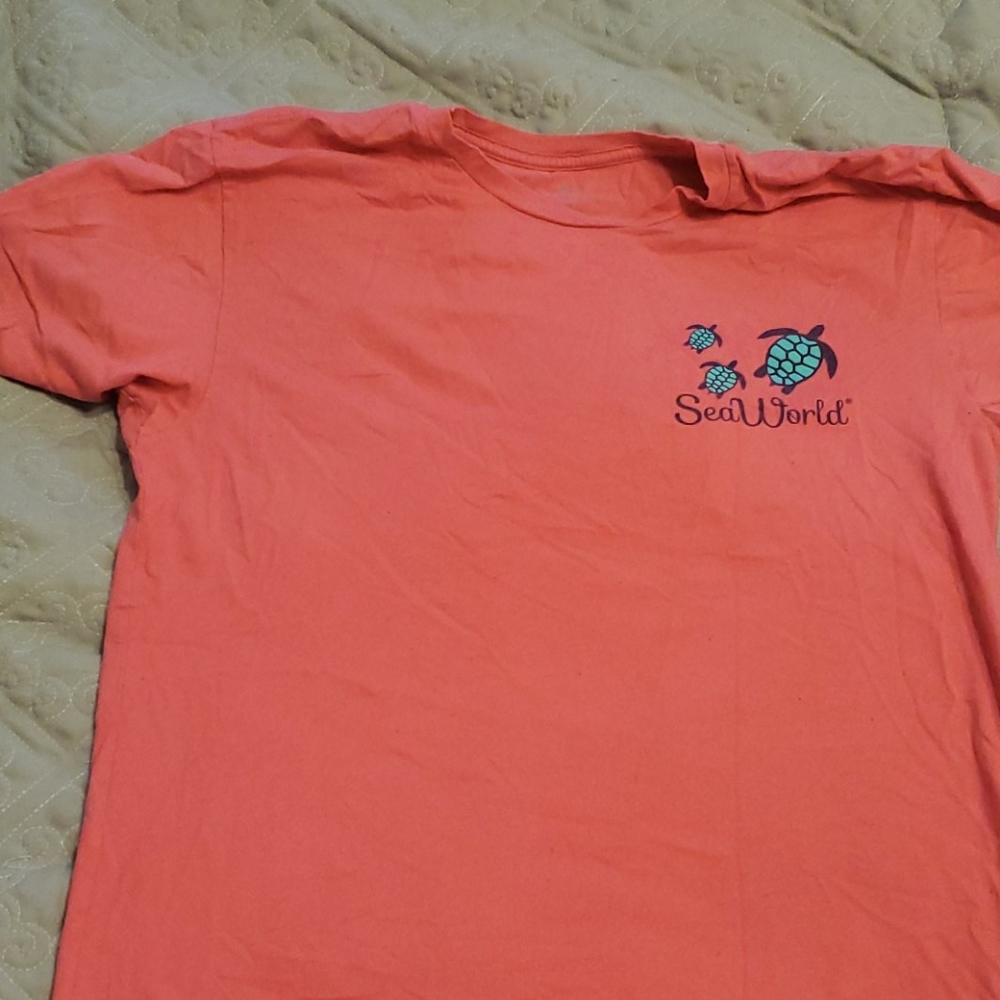 Seaworld tshirt